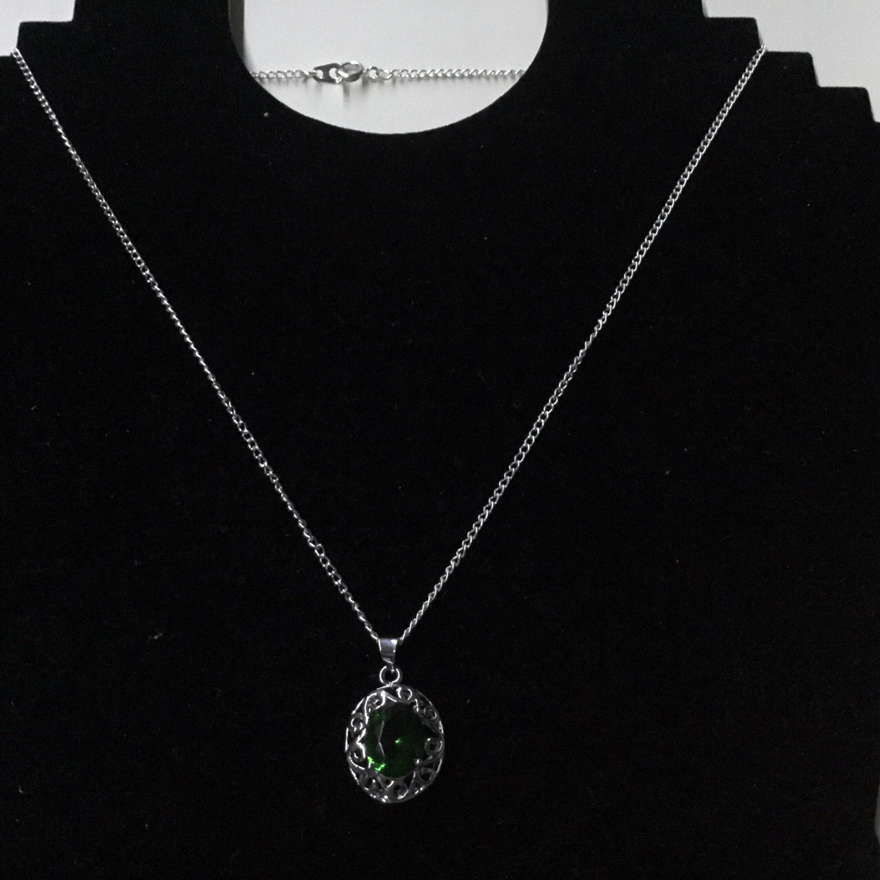 Green Crystal Rhinestones Pendant Necklace - Image 6