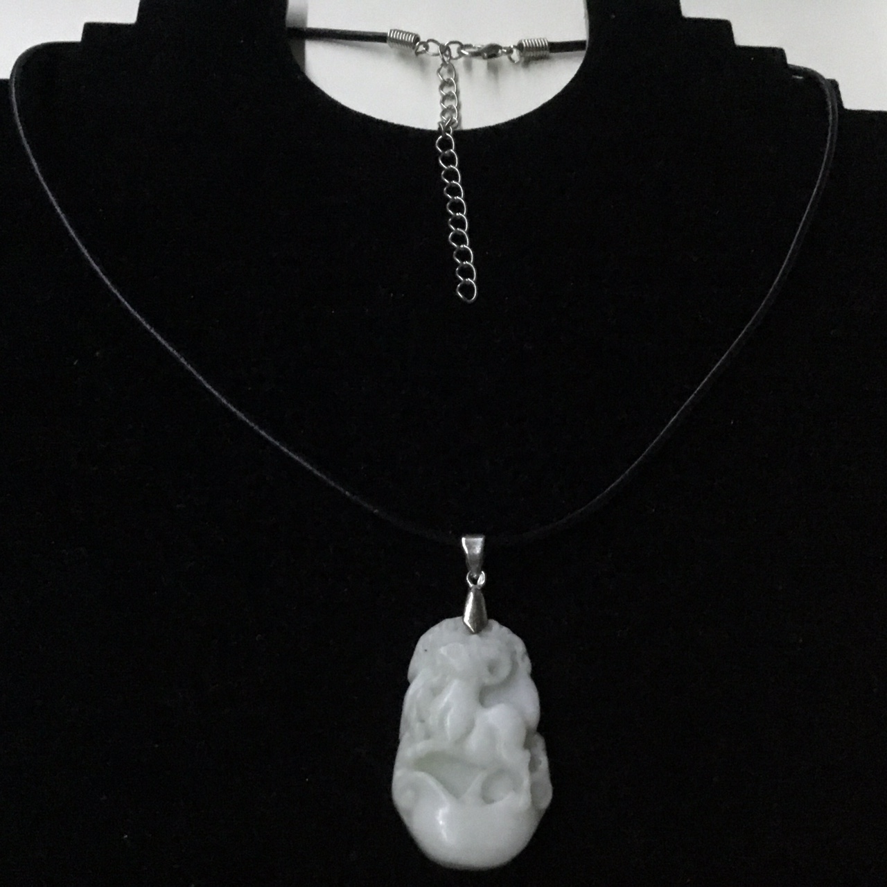 Handmade Carved Sheep White & Grey Jade Stone Colour Women Leather Necklace - Image 4